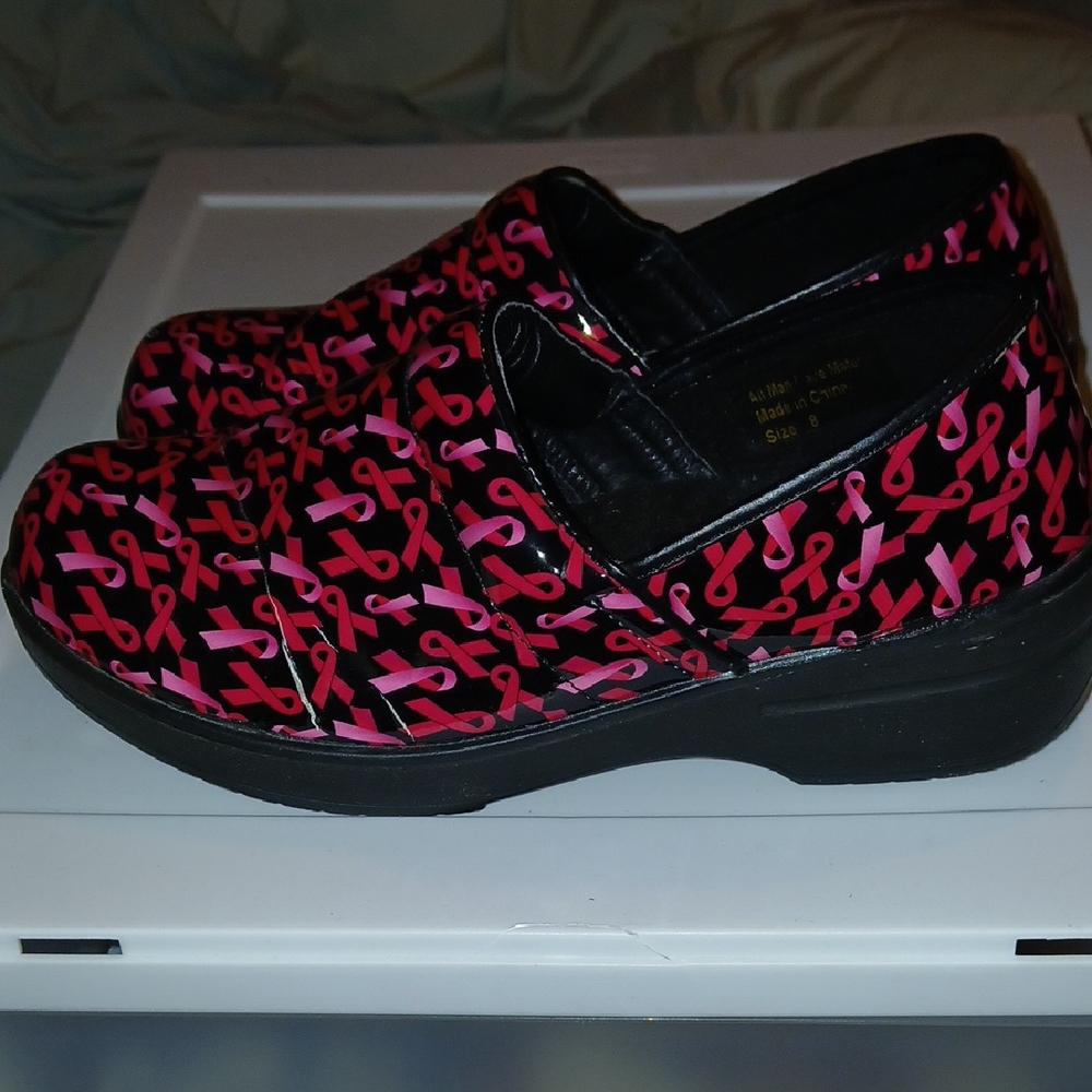 Breastcancer Ribbon Pattern Clogs - Picture 2 of 5